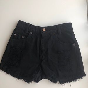BLACK HIGH-WAISTED SHORTS LEVI’S